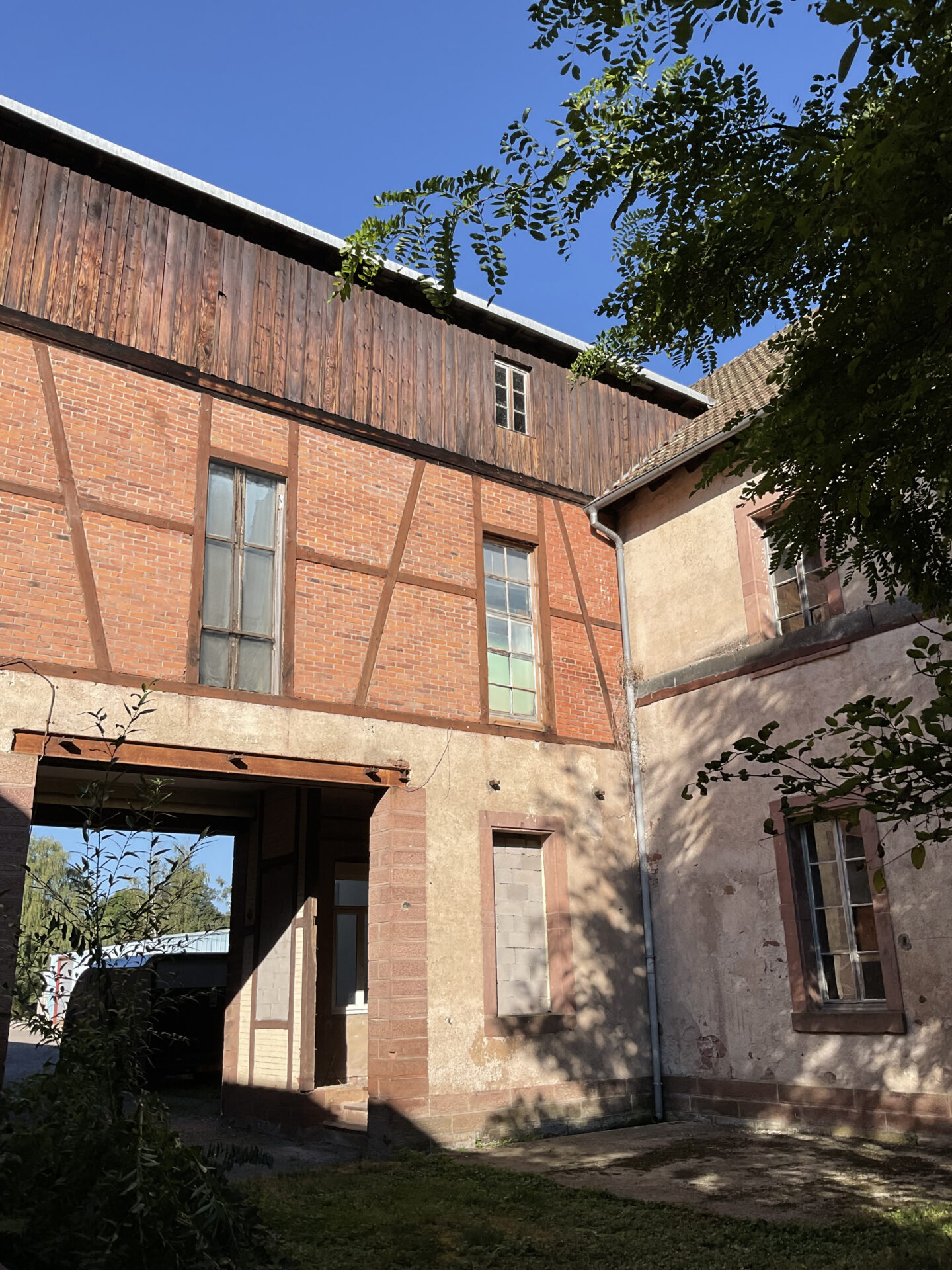 Mullerhof_Batiment_cours_peinture